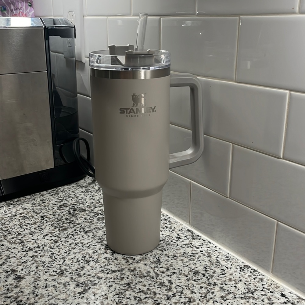 Adventure Quencher Travel Tumbler | 40 OZ: ASH